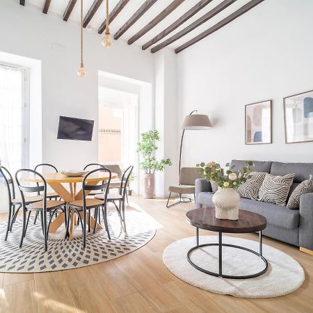 Sanders Lavender - Delightful Two-Bedroom Apartment Downtown มาลากา ภายนอก รูปภาพ