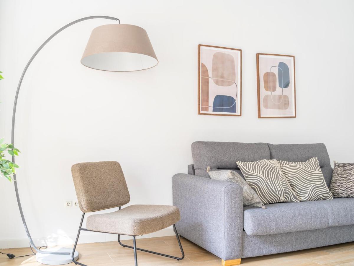 Sanders Lavender - Delightful Two-Bedroom Apartment Downtown มาลากา ภายนอก รูปภาพ