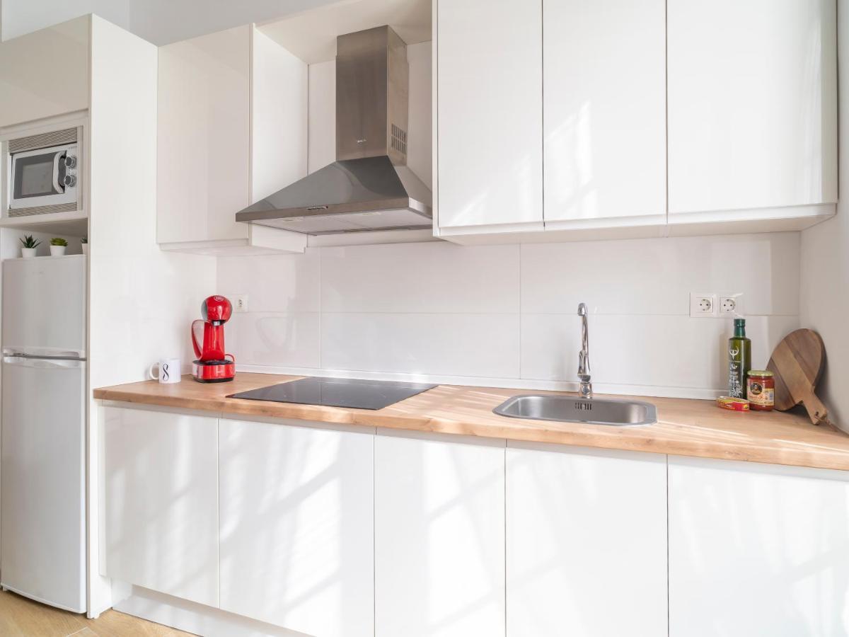 Sanders Lavender - Delightful Two-Bedroom Apartment Downtown มาลากา ภายนอก รูปภาพ
