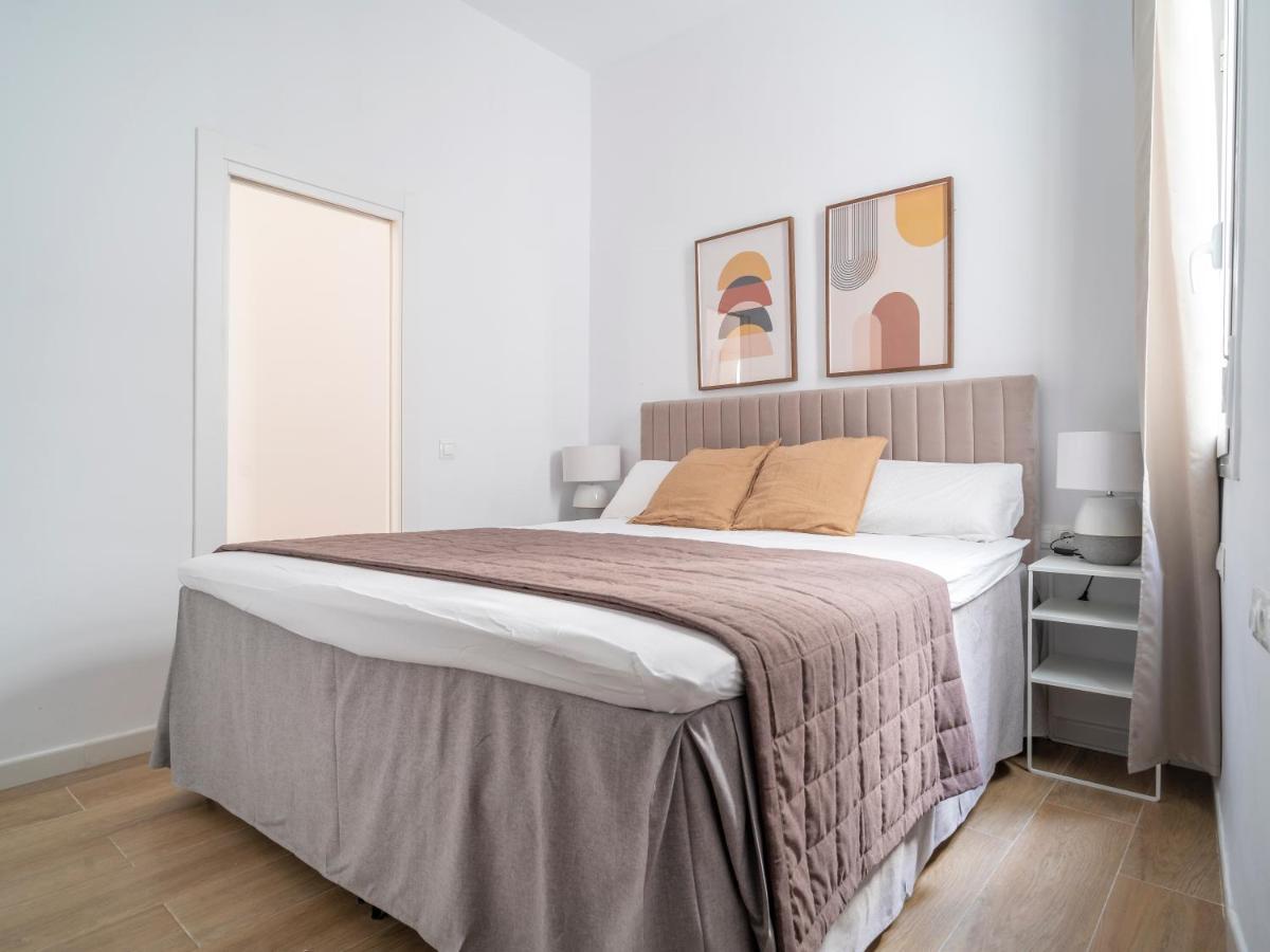 Sanders Lavender - Delightful Two-Bedroom Apartment Downtown มาลากา ภายนอก รูปภาพ