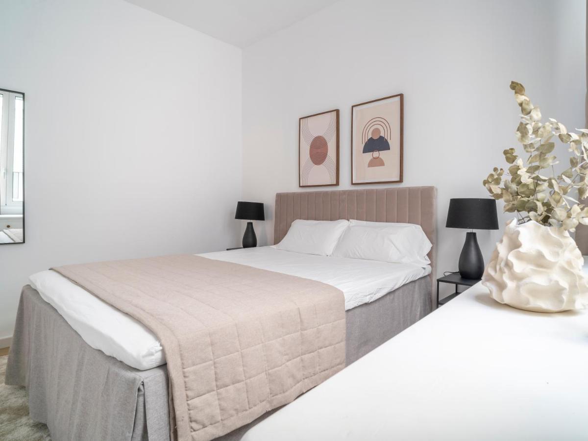 Sanders Lavender - Delightful Two-Bedroom Apartment Downtown มาลากา ภายนอก รูปภาพ