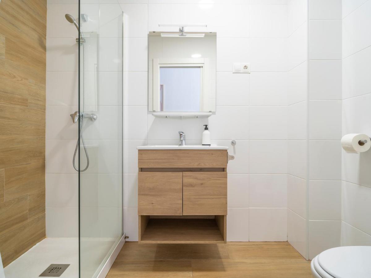 Sanders Lavender - Delightful Two-Bedroom Apartment Downtown มาลากา ภายนอก รูปภาพ